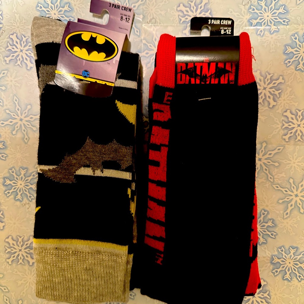 63. 6 pairs crew socks Batman Ages 14+.